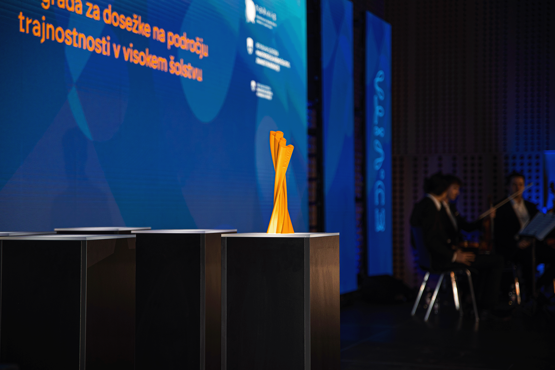 Photo of the grand award trophy for the ED.VITA national sustainability in education award on the stage at the event ceremony.